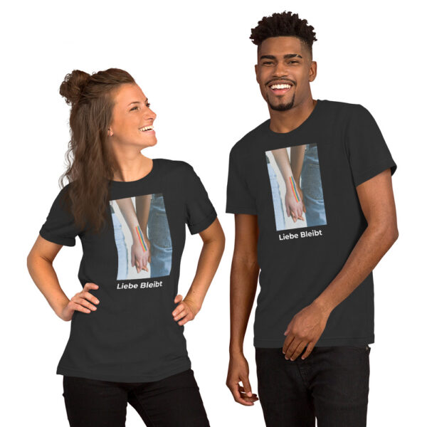 Liebe bleibt T-Shirt – Dein Zeichen für Zusammenhalt 2025 – Bild 2