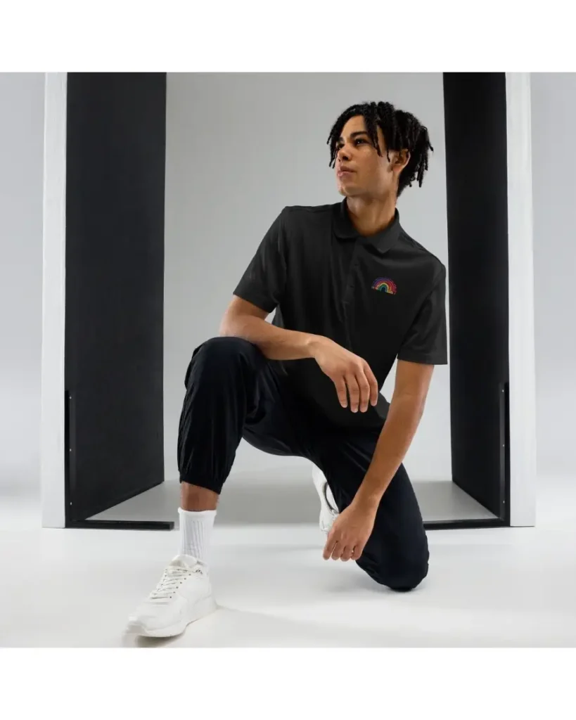 Limitierte Premium-Edition 2025 – Adidas Shirt mit LGBTQ Herzprint Adidas Performance Shirt mit Pride-Herz – limitierte LGBTQ Premium-Kollektion 2025